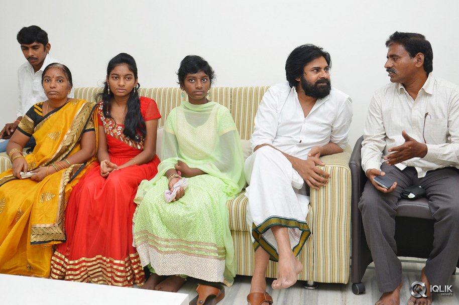 Srija-and-Family-Meets-Pawan-Kalyan